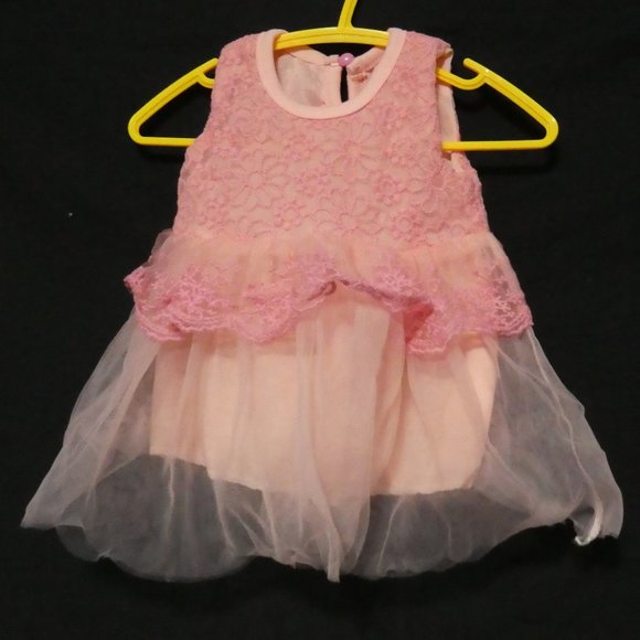 Pink lace dress, toddler girl, xs, single pink button back fastened - Picture 1 of 12